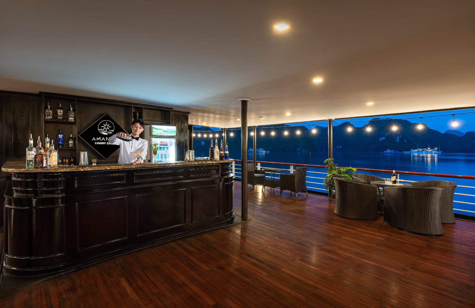 Quầy bar bên trong du thuyền