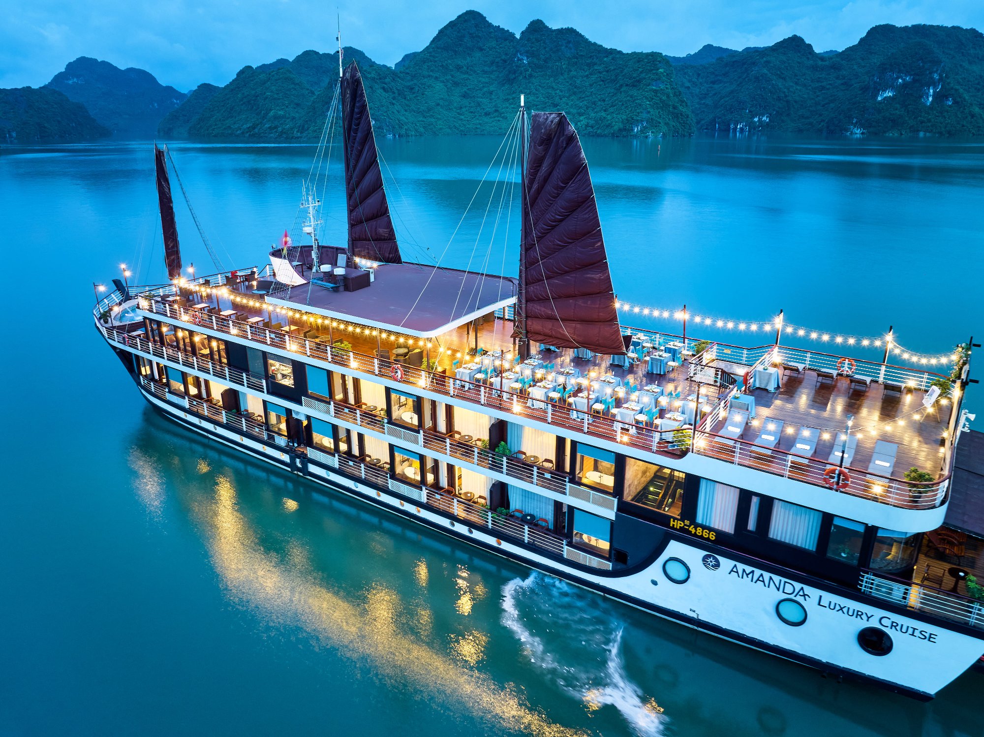 Thuê du thuyền cho đoàn công ty: team building, hội nghị, gala trên vịnh Hạ Long – Lan Hạ