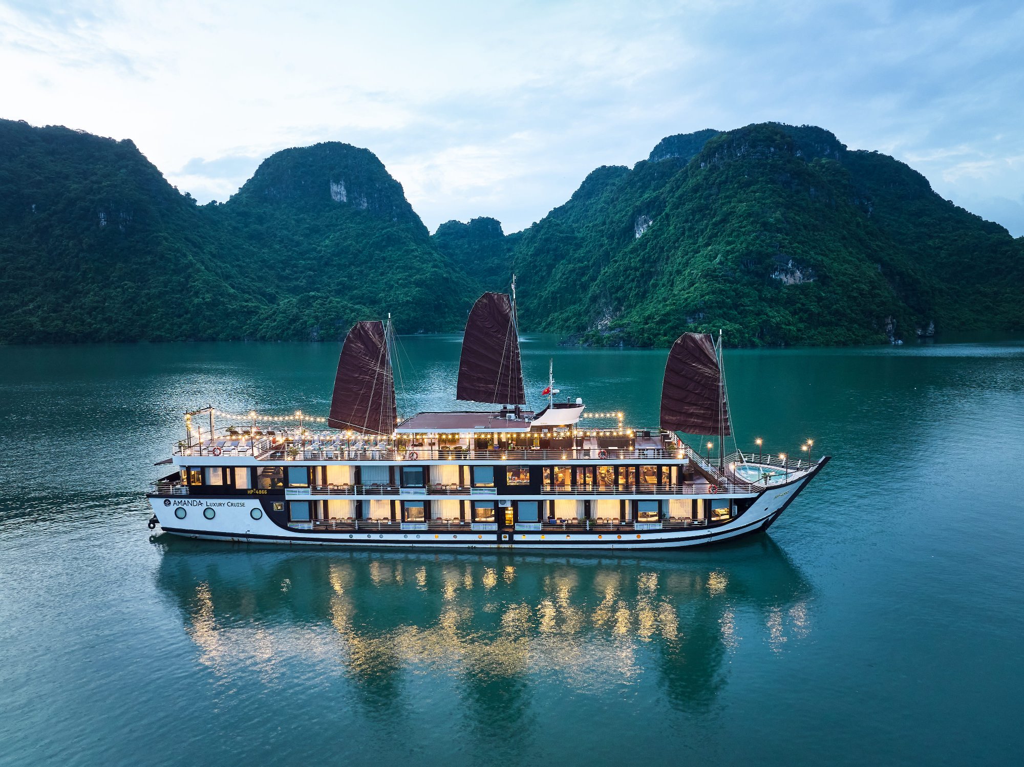 Cruising Ha Long Bay & Lan Ha Bay with Parents and Grandparents: Choosing a Cruise, Picking a Cabin, and Health Tips