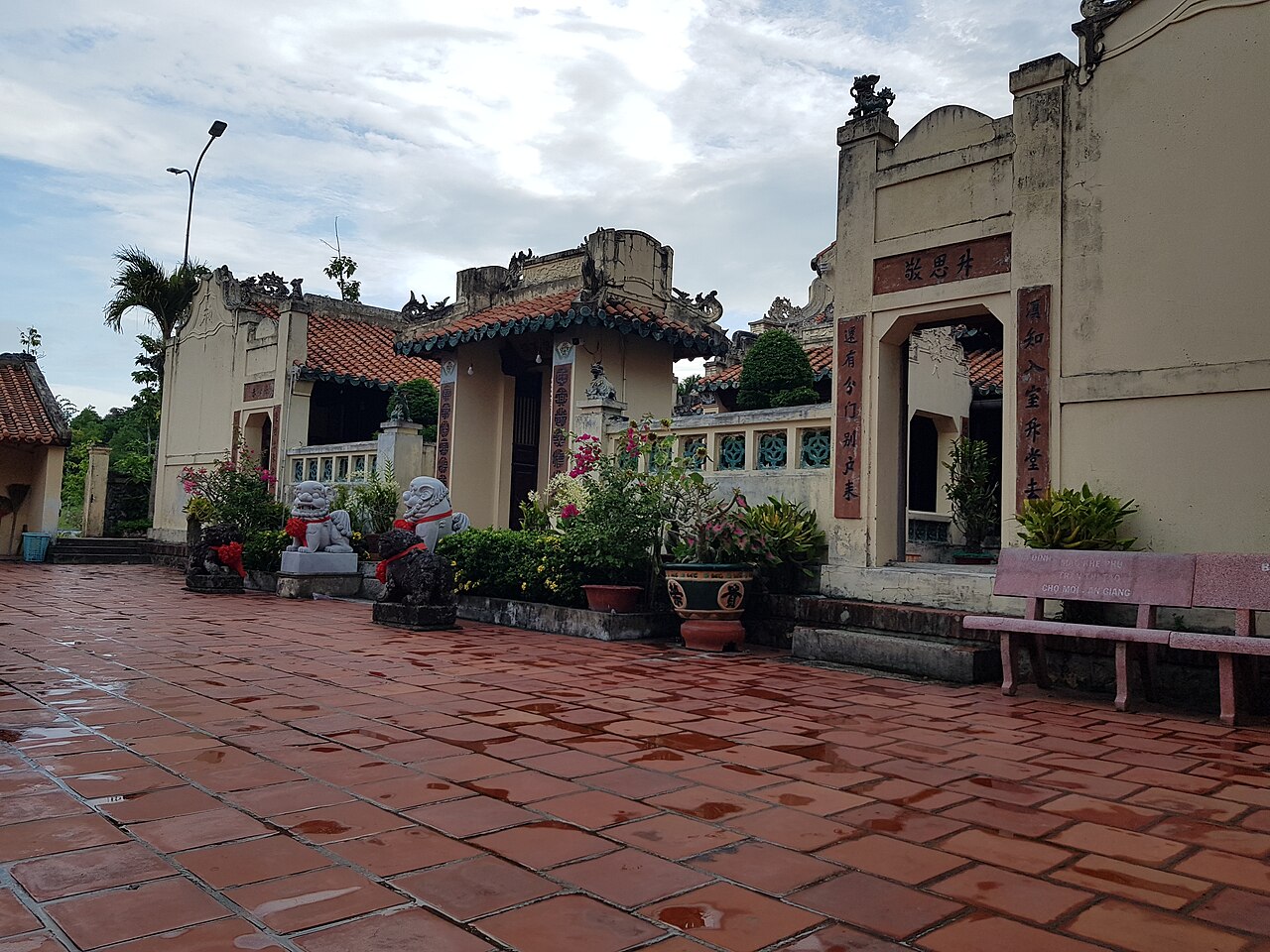 Lăng Tổng trấn Mạc Cửu trên núi Bình San