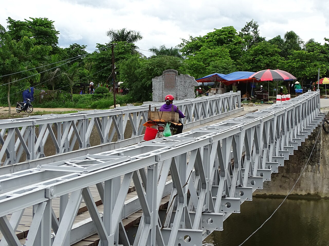 Cầu Mường Thanh bắc qua sông Nậm Rốm