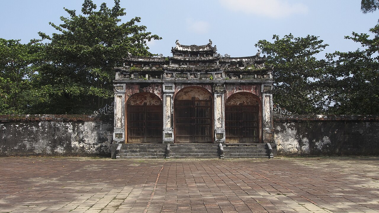 Cổng trong lăng Minh Mạng