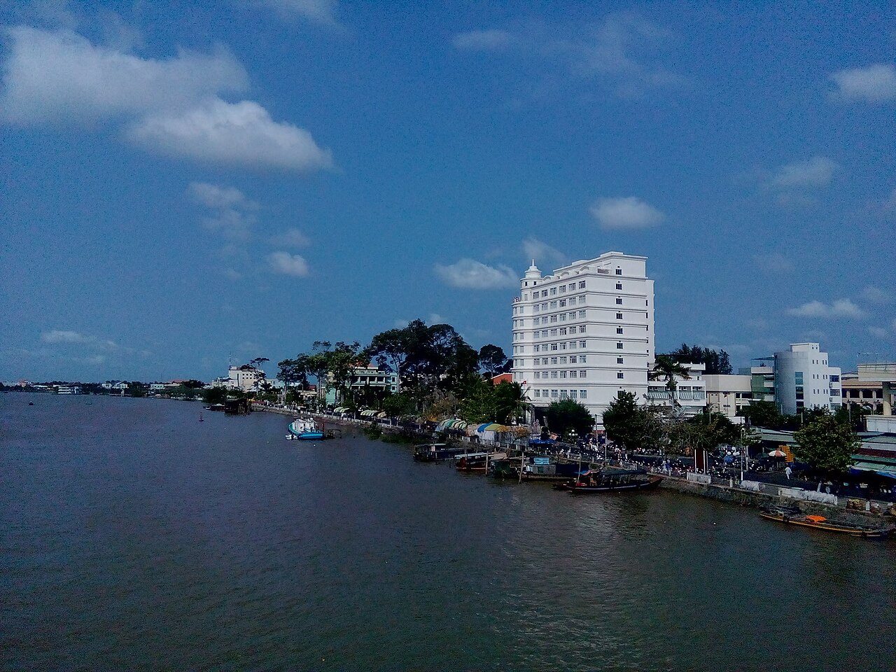 Thành phố Bến Tre bên sông