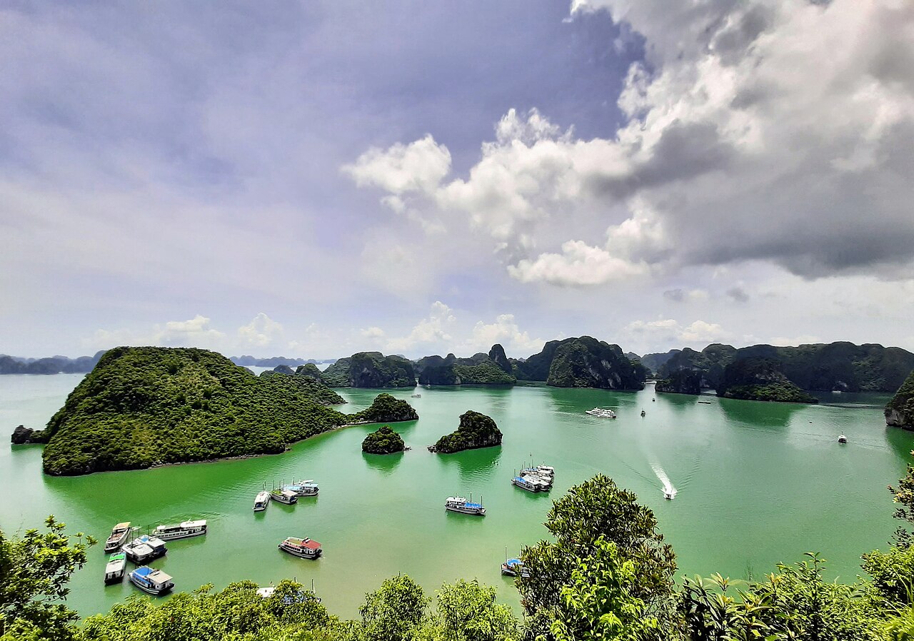 Vịnh Hạ Long nhìn từ đảo Ti Tốp