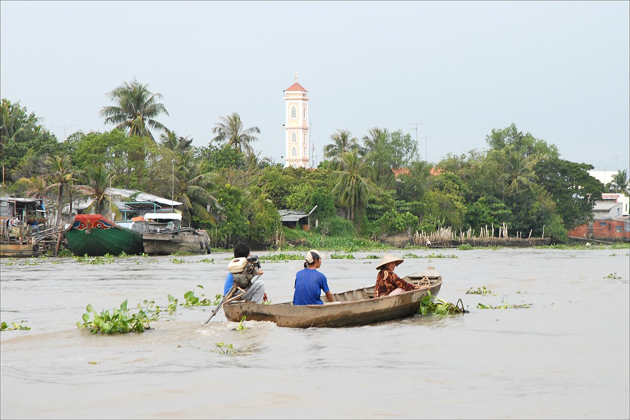Xuồng trên sông Tiền gần Sa Đéc