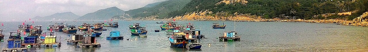 Làng chài với hàng trăm chiếc thuyền ở Quy Nhơn