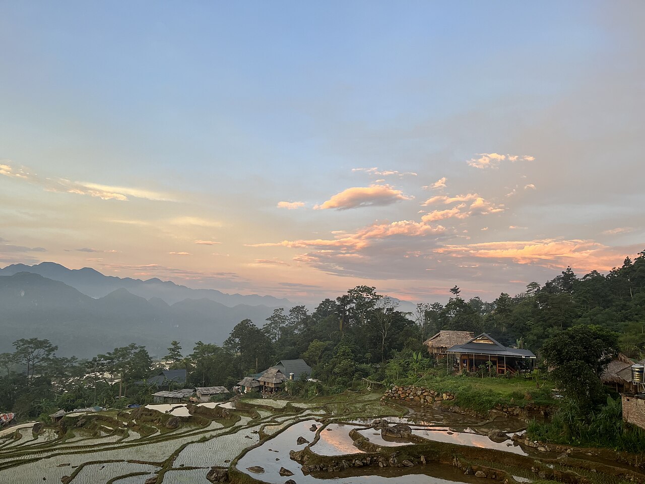 Hoàng hôn trên ruộng bậc thang Pù Luông