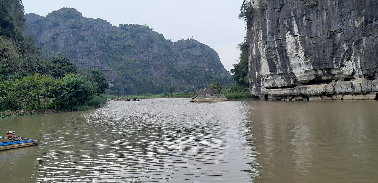 Đầm Vân Long