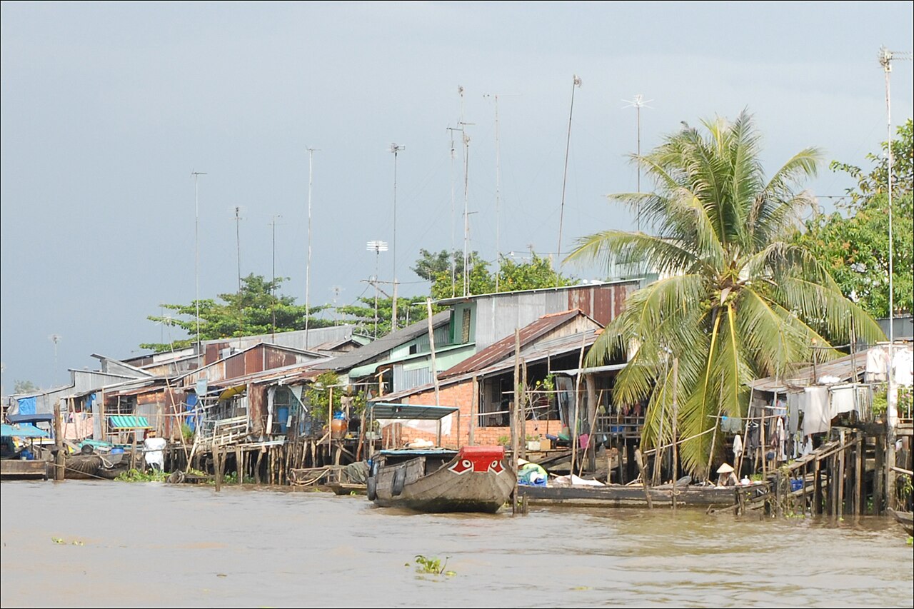 Nhà ven sông Tiền