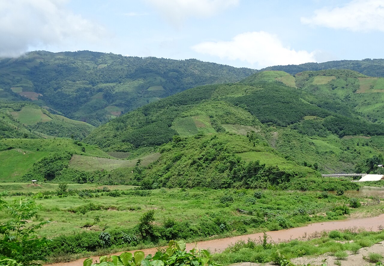 Cung đường núi từ Điện Biên