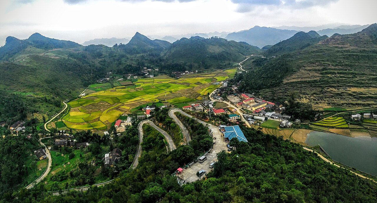 Ruộng bậc thang và bản làng ở Lũng Cú, Hà Giang
