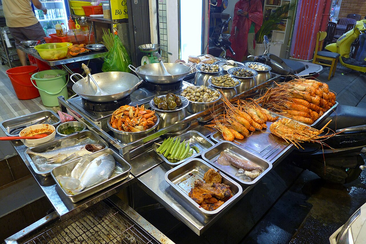 Phố đi bộ Bùi Viện về đêm