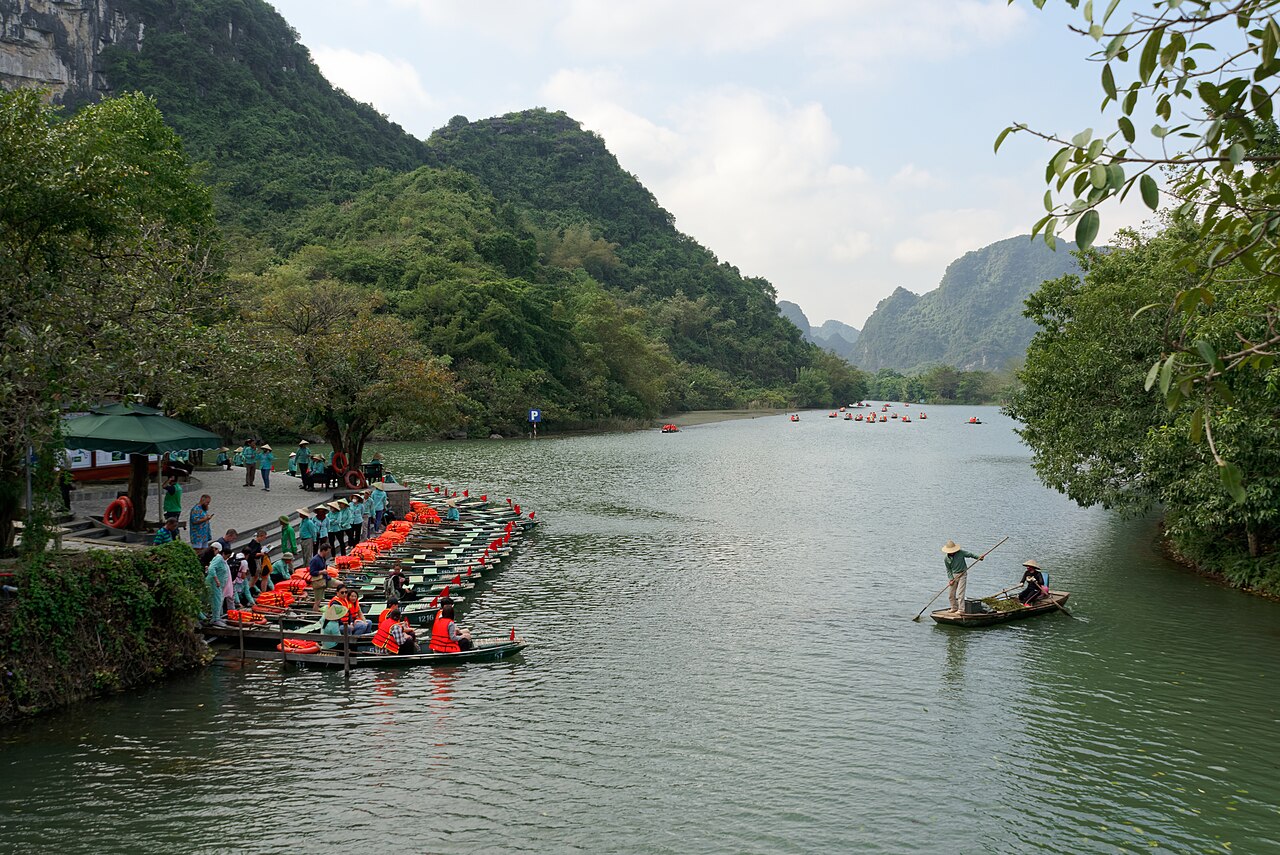 Sông nước và núi đá ở Tràng An