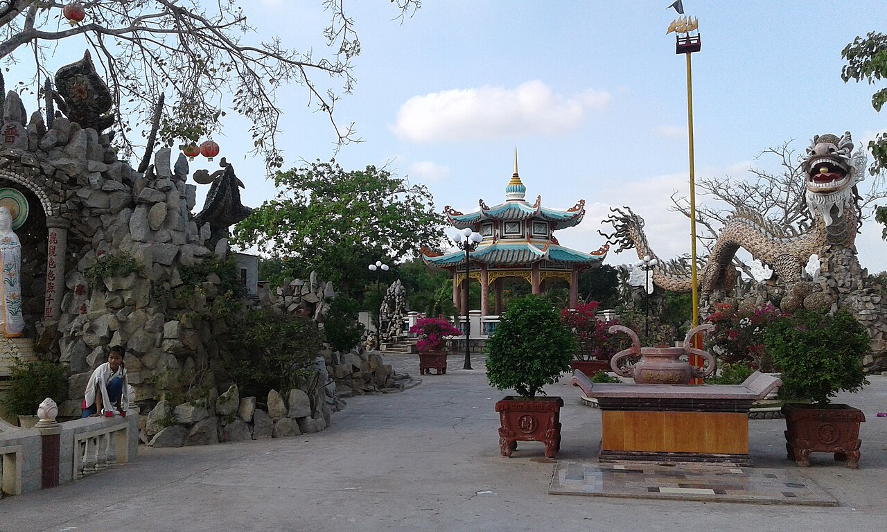 Khuôn viên chùa La Hán
