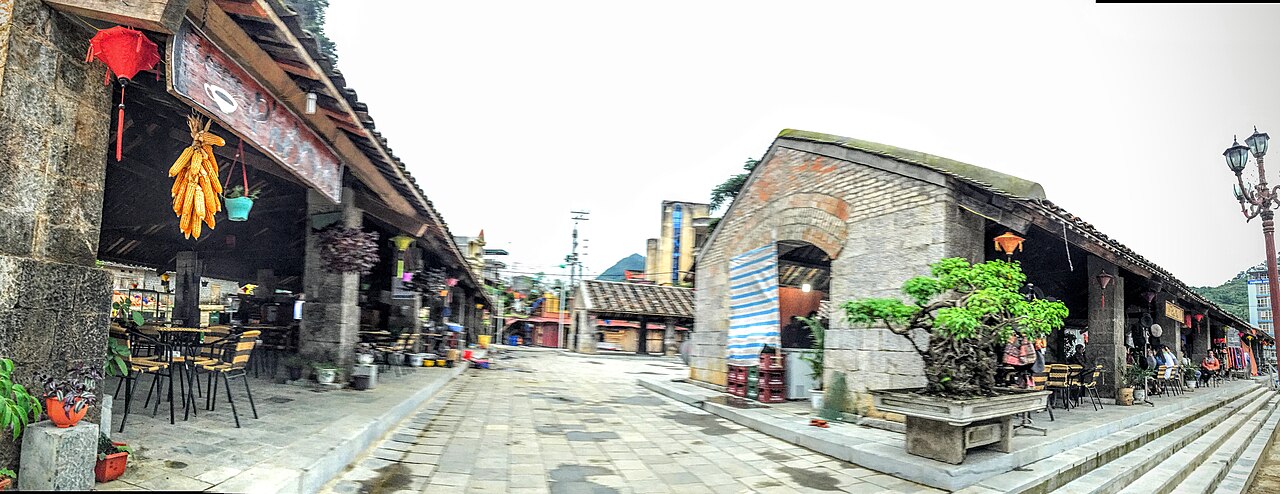Khu phố cổ Đồng Văn với những ngôi nhà cổ