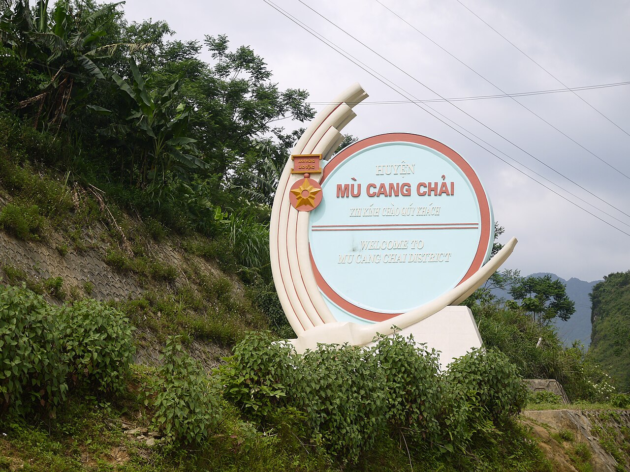 Biển chào Mù Cang Chải bên đường