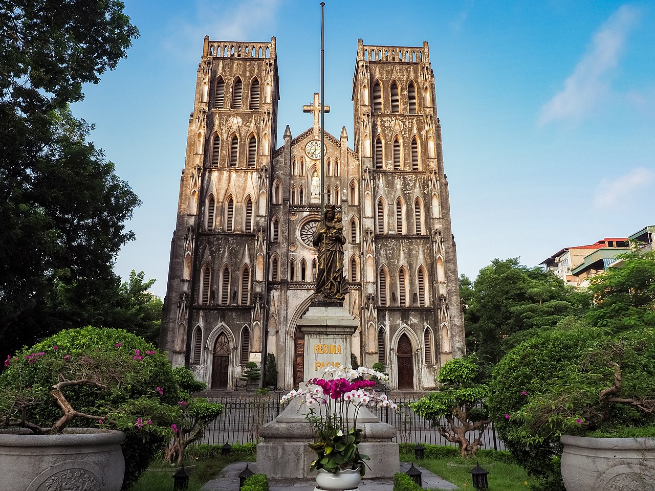 Nhà thờ Lớn Hà Nội phong cách Gothic