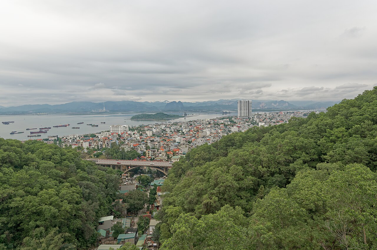 Khu đô thị Hạ Long nhìn từ Sun World