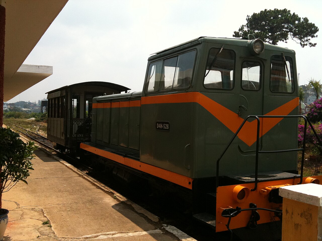 Đầu máy xe lửa cổ ở ga Đà Lạt