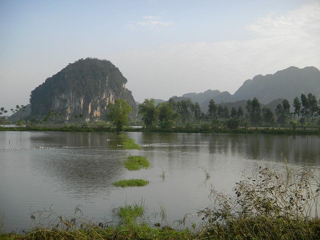 Đồng quê và núi đá ở Tam Cốc