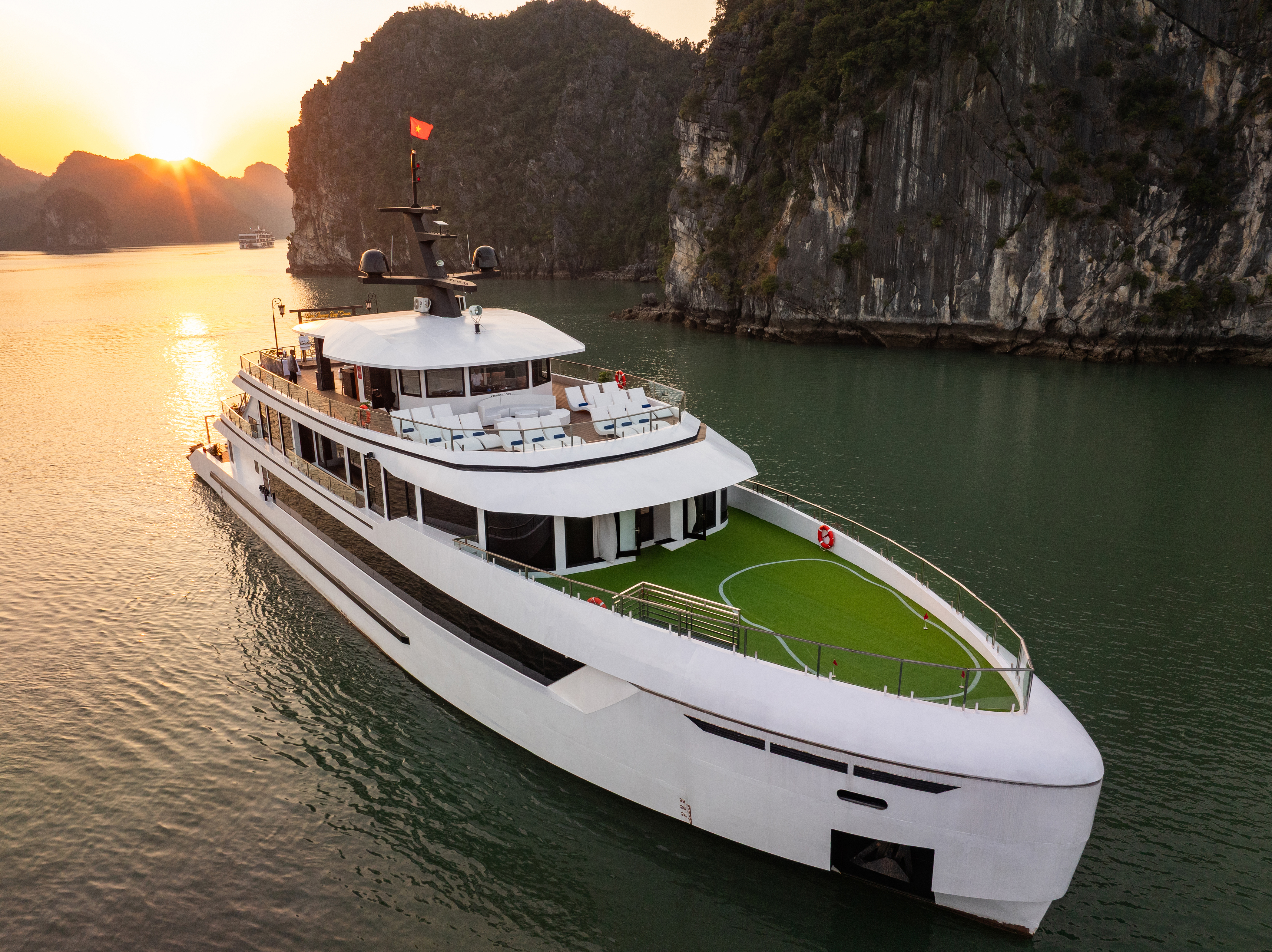 Hera Luxury Day Cruise