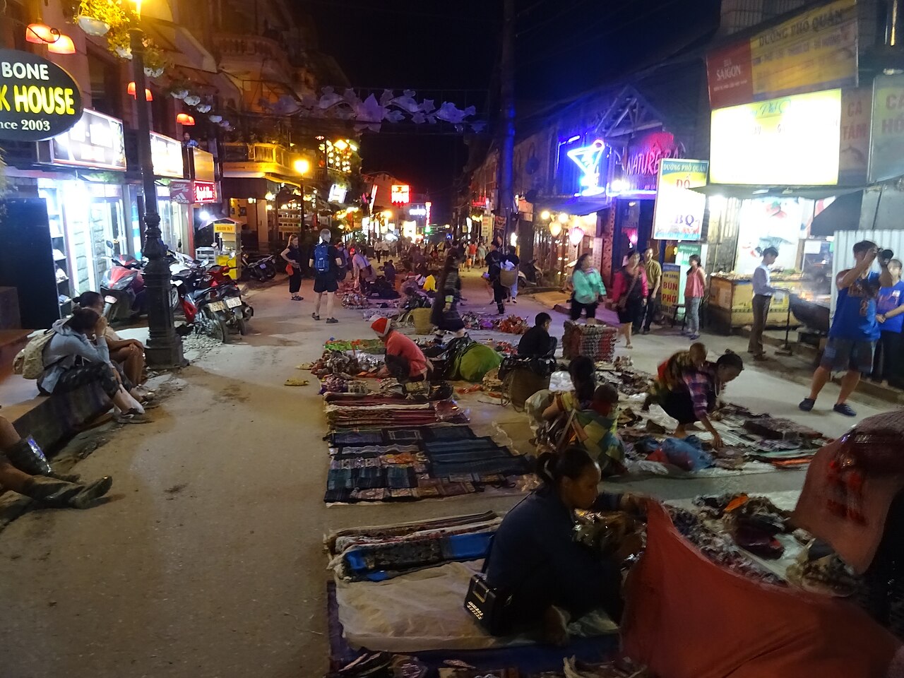 Chợ phố ở trung tâm Sa Pa