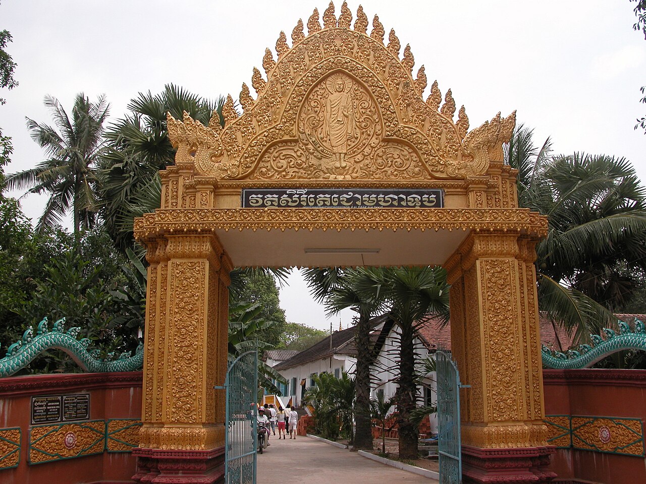 Cổng chùa Dơi