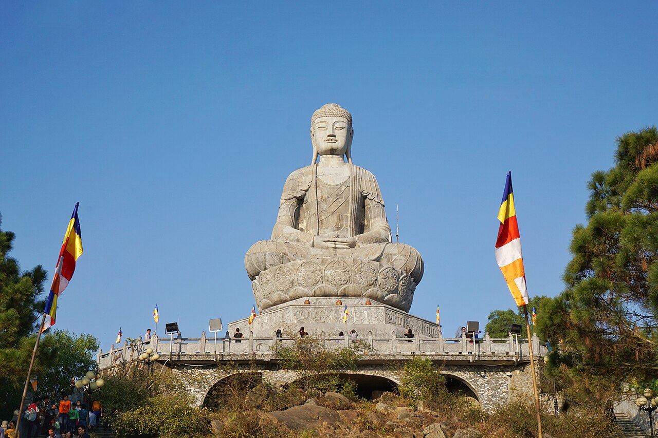 Tượng A Di Đà ở chùa Phật Tích