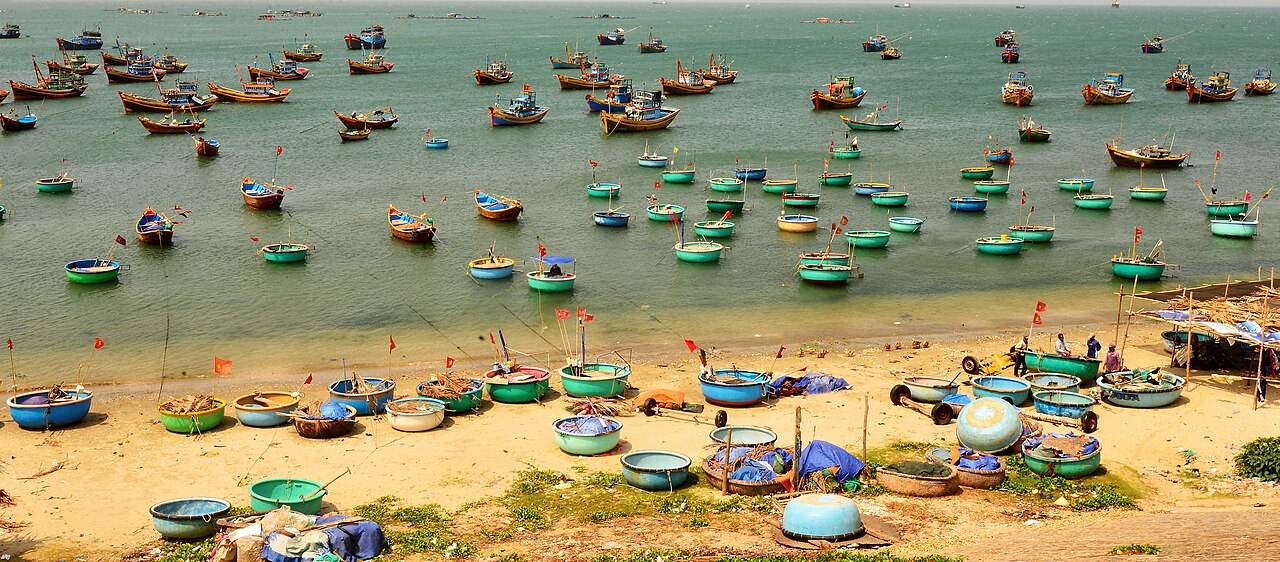 Hàng trăm thuyền thúng ở làng chài Mũi Né