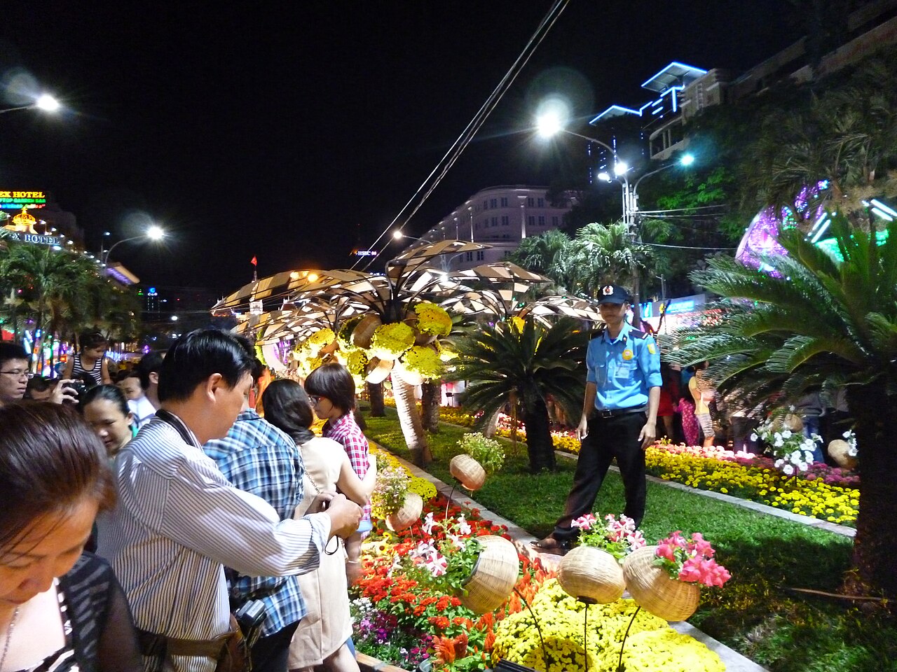 Đặt phòng Tết 2027: lịch nghỉ, thời điểm nên đặt, phụ thu và cách tránh mất tiền oan