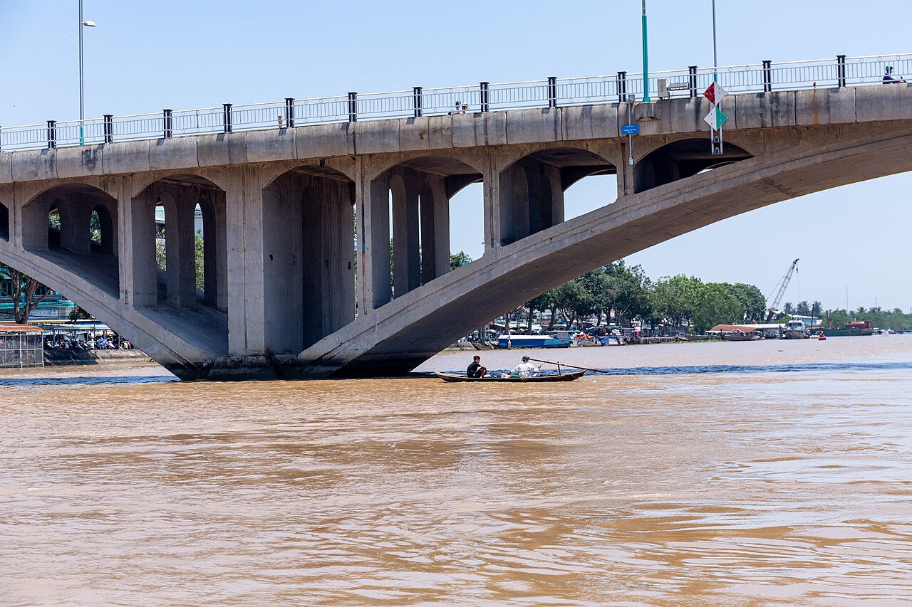Cây cầu ở Bến Tre