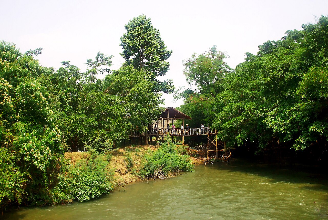 Cảnh quan trong khu du lịch Bản Đôn