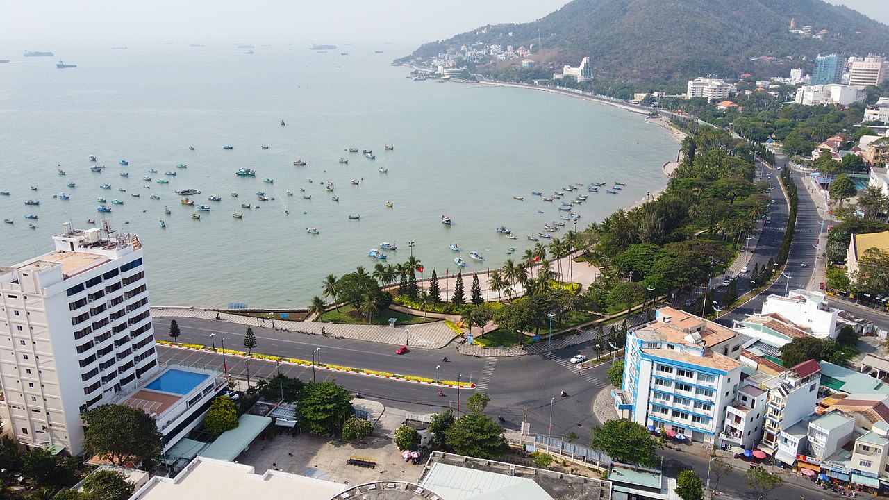 Nét đẹp Vũng Tàu: tượng Chúa Kitô Vua, hải đăng, Bạch Dinh, Mũi Nghinh Phong và Bãi Sau