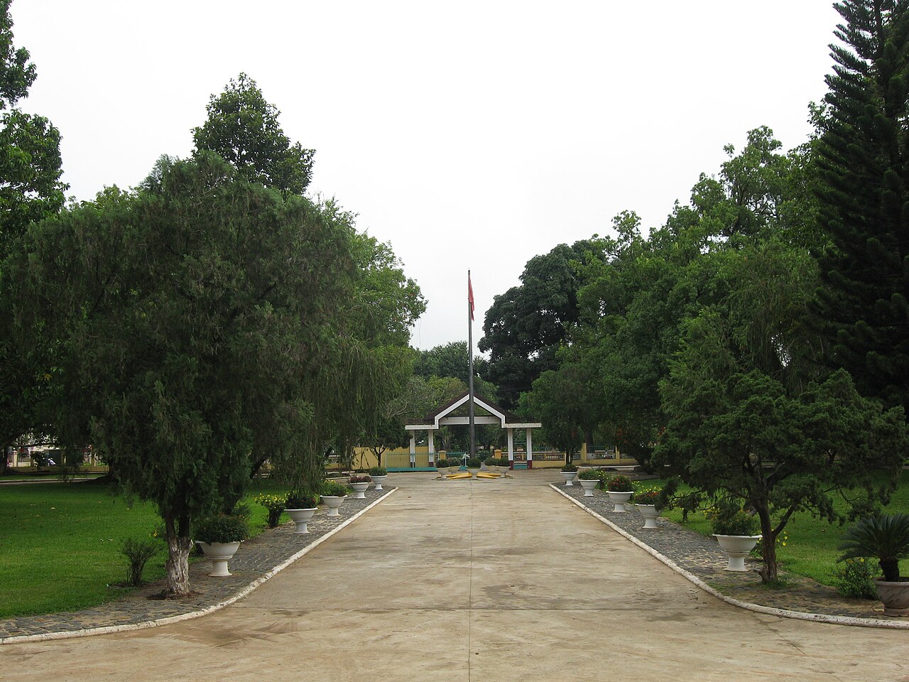 Khuôn viên Bảo tàng Đắk Lắk