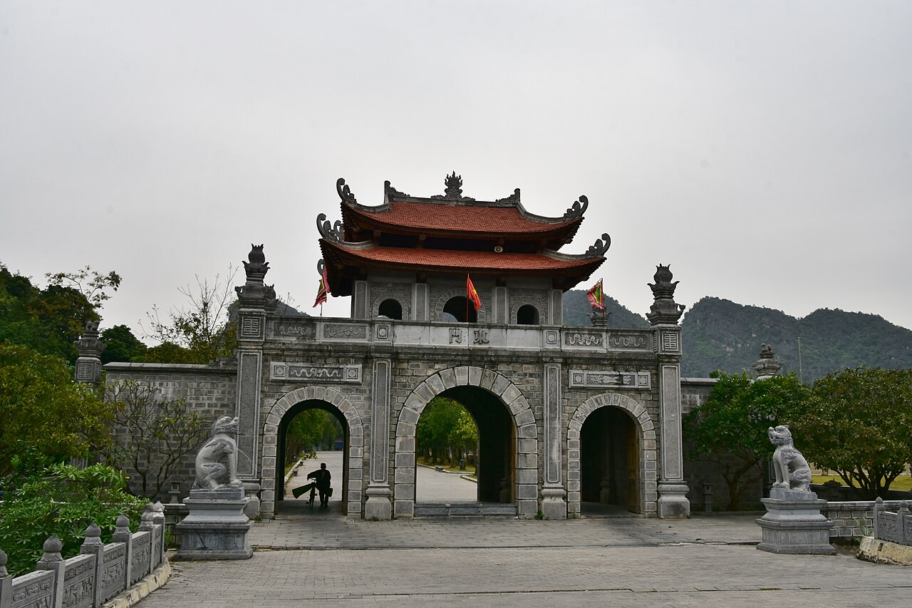 Đền thờ trong khu Cố đô Hoa Lư