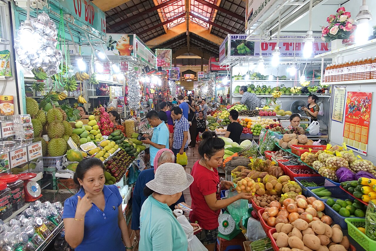 Hàng trái cây trong chợ Bến Thành