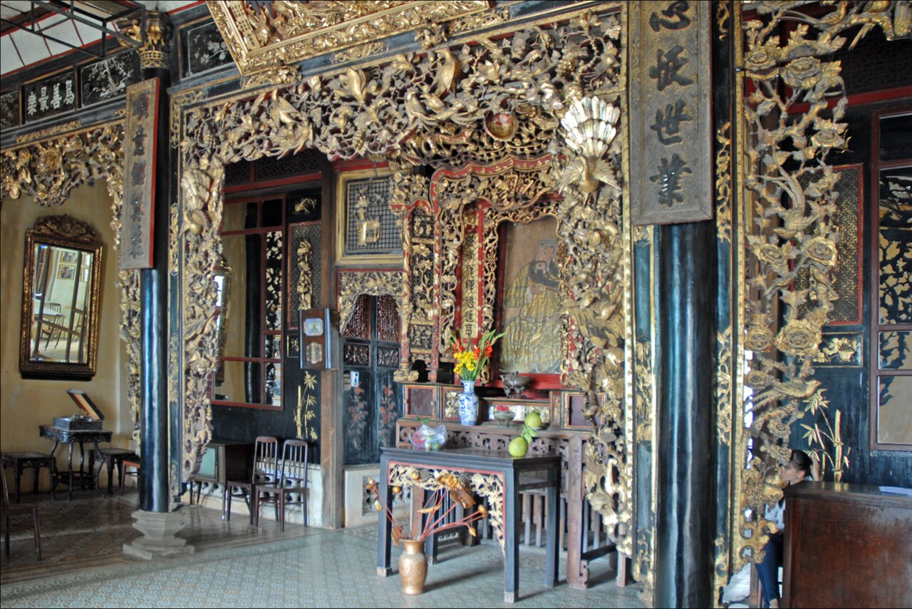 Nội thất chạm khắc trong nhà cổ Huỳnh Thủy Lê