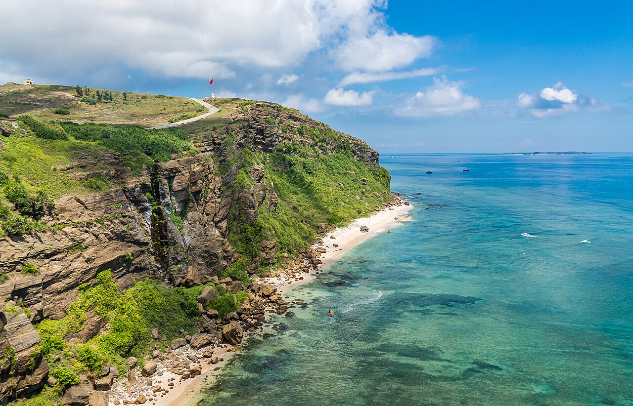 Ly Son Island Travel Guide: Sa Ky Speedboat, An Binh Island, To Vo Arch and Best Season to Visit