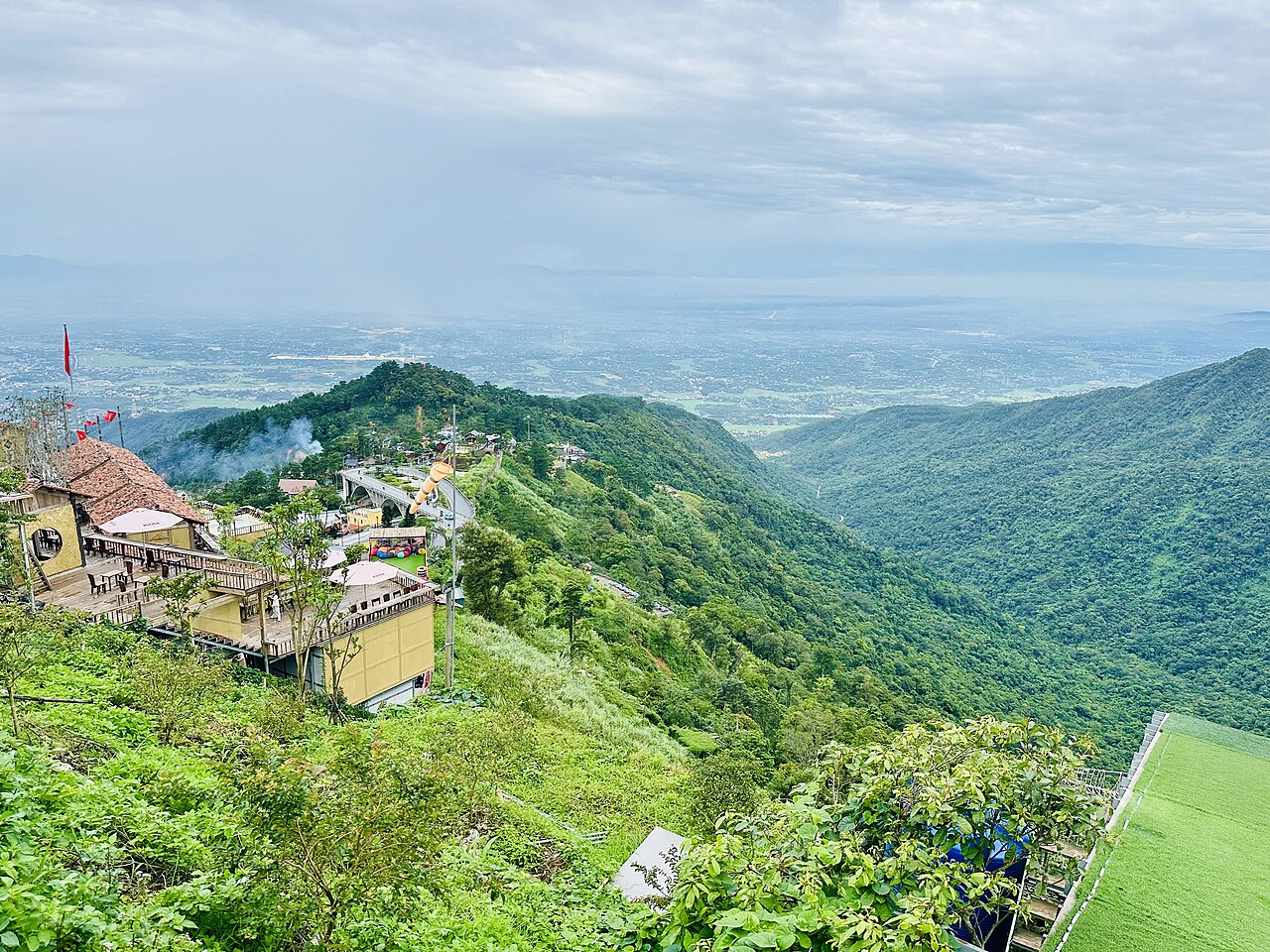 Nét đẹp Tam Đảo: thị trấn trong mây, nhà thờ đá, thác Bạc và danh thắng Tây Thiên