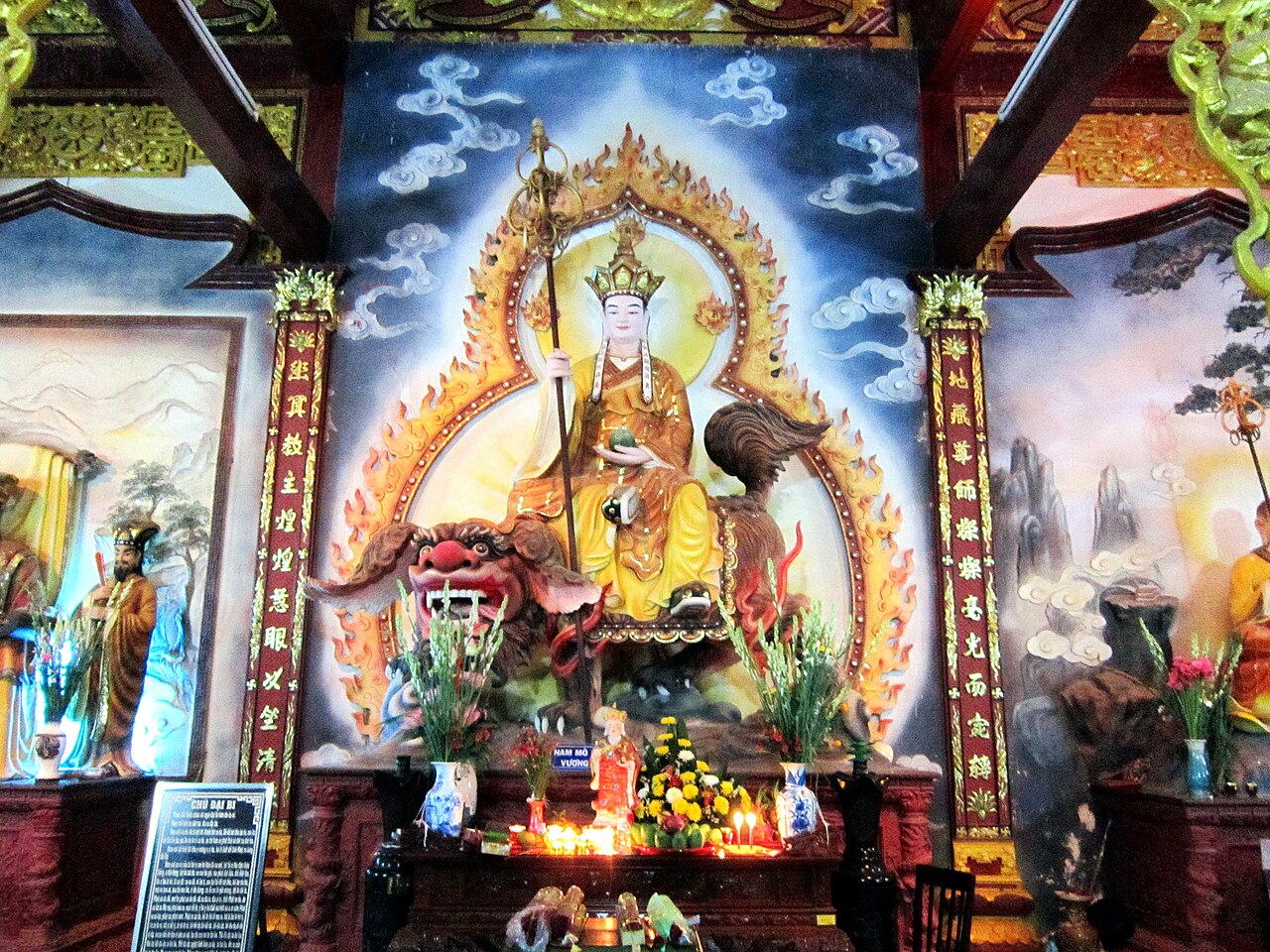 Tượng Bồ Tát Địa Tạng ở Bạc Liêu