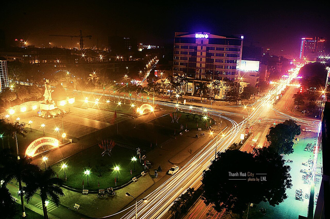 Thành phố Thanh Hóa về đêm