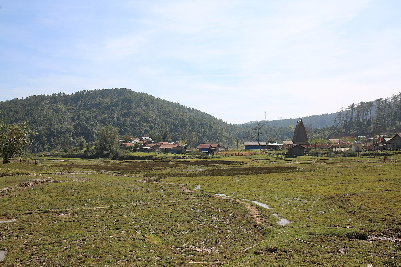 Thung lũng quanh làng Kon Pring