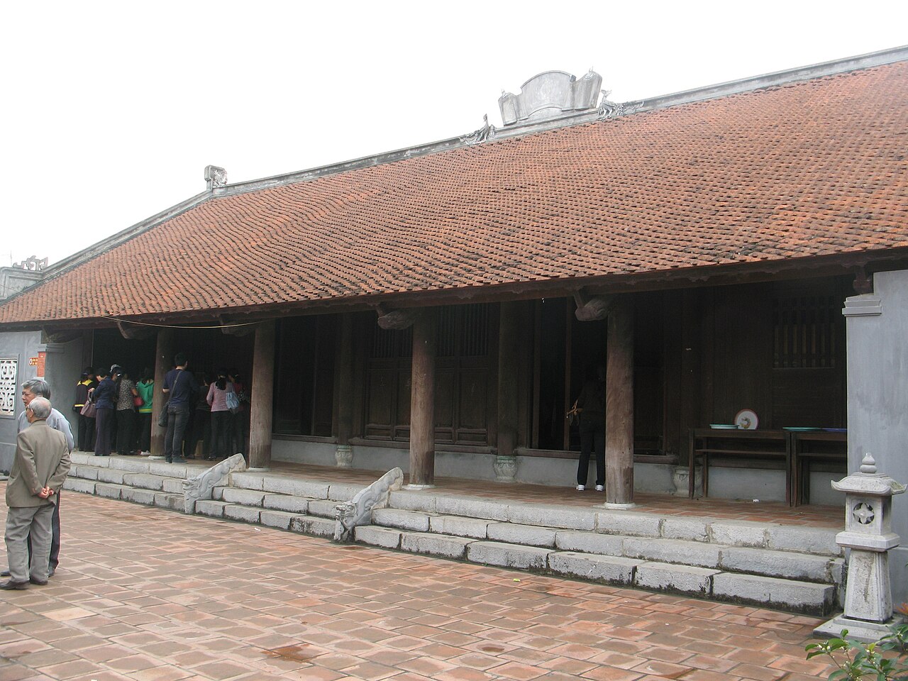 Chính điện chùa Dâu