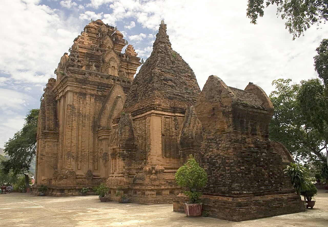 Quần thể tháp Bà Ponagar Nha Trang