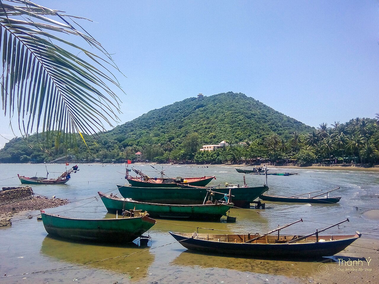 Thuyền đánh cá neo đậu ở Mũi Nai