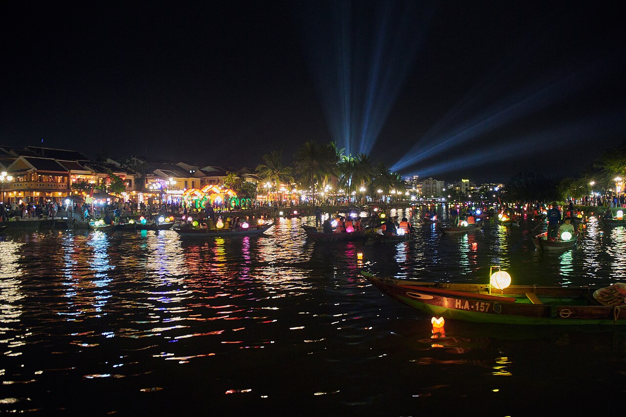 Boat Ride on Hoai River & Releasing Lanterns in Hoi An: Best Time, Prices & Tips