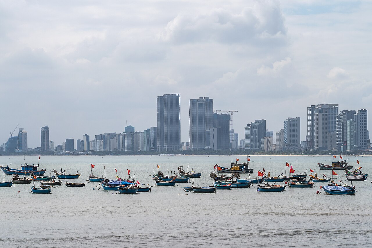 Biển Đà Nẵng nhìn về thành phố
