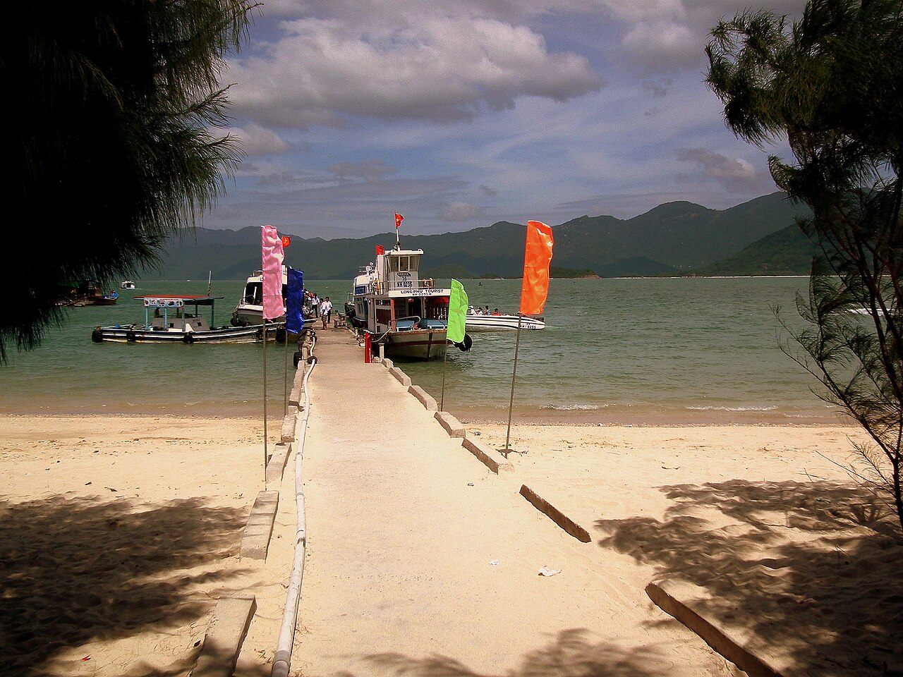 Cầu tàu trên Đảo Khỉ Nha Trang