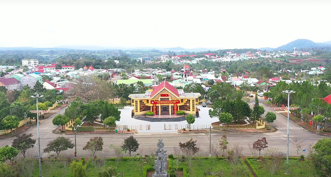 Thị trấn Măng Đen giữa rừng thông