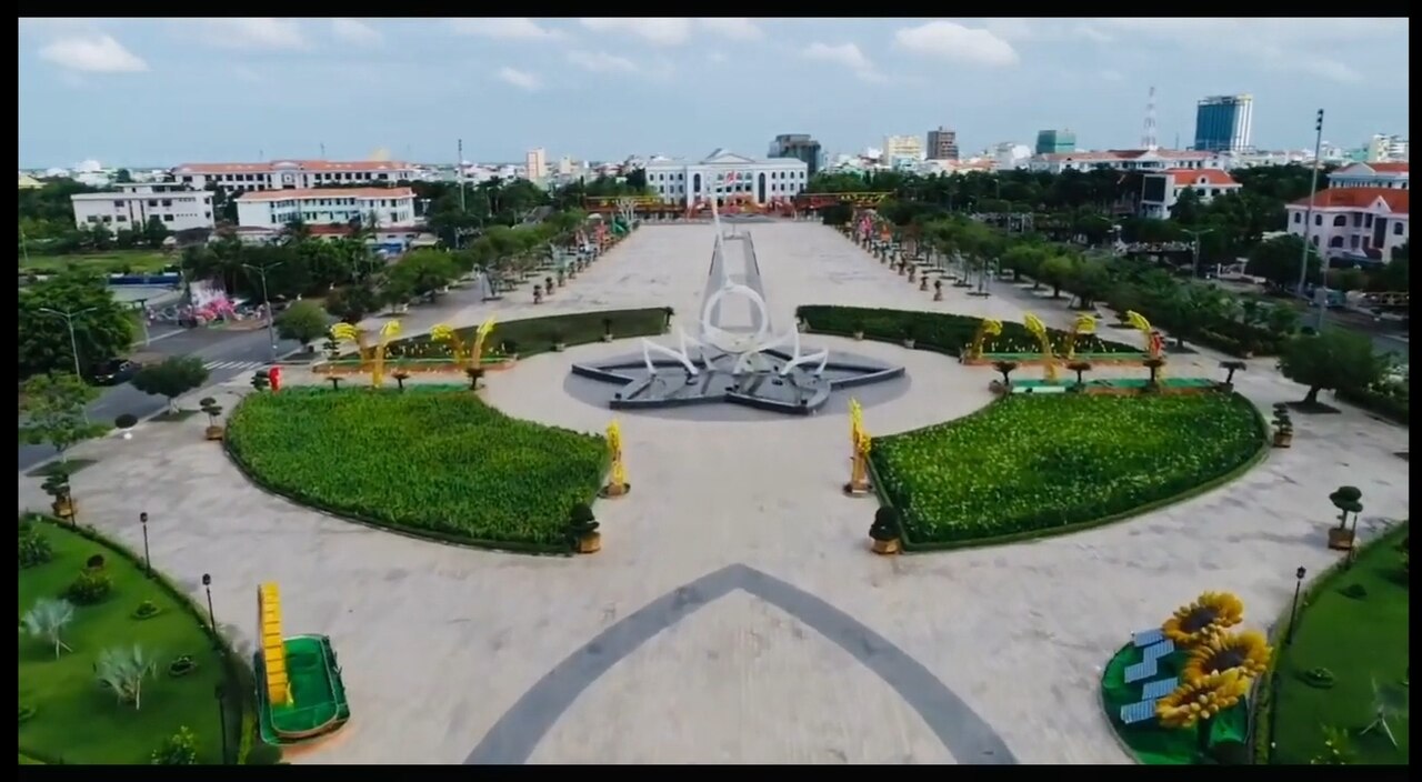 Quảng trường Hùng Vương nhìn từ trên cao